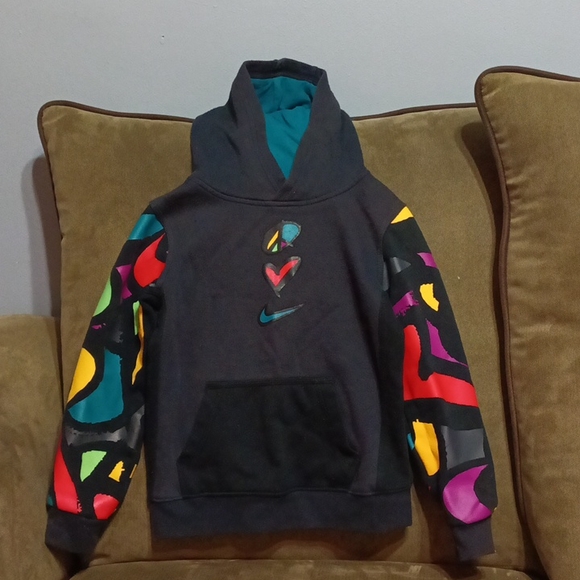 Nike boys multi color hoodie has patches that feel like leather. - Picture 6 of 17